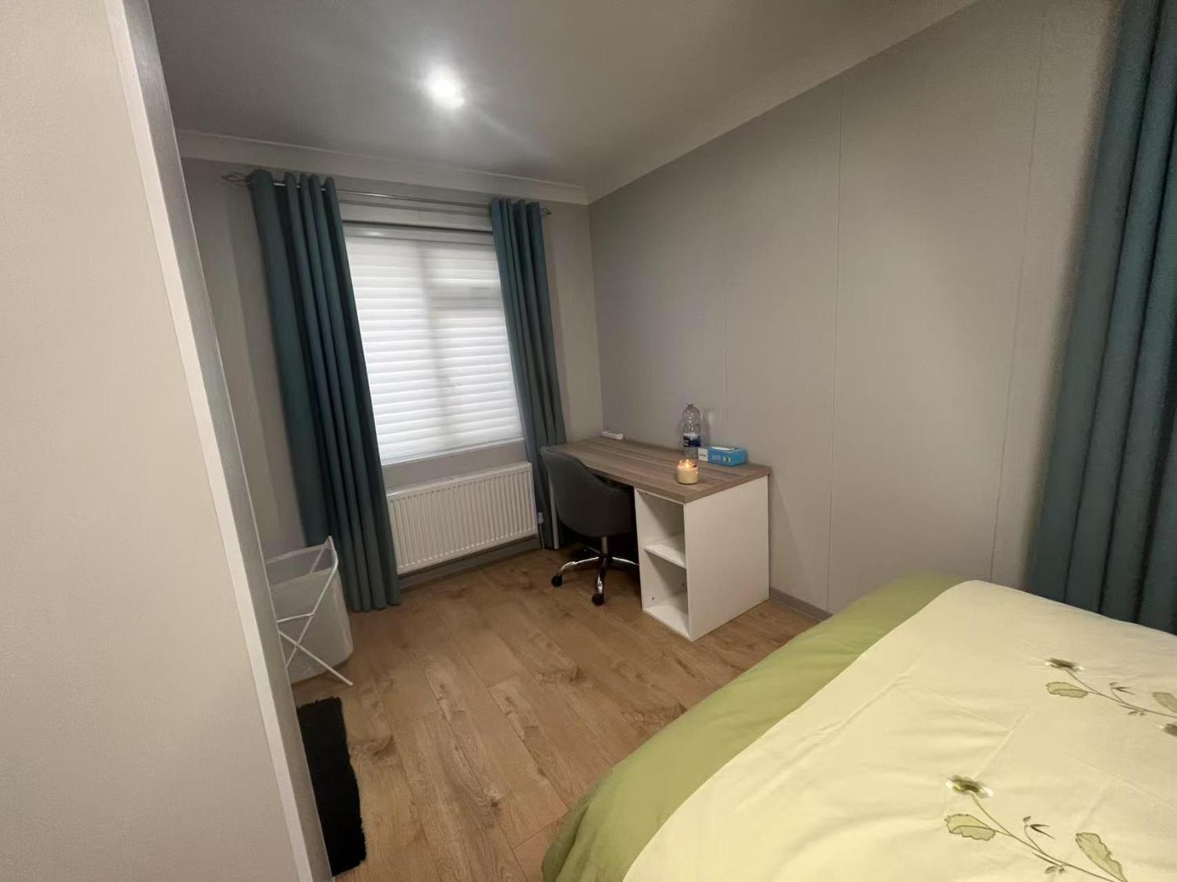 Modern Ensuite Double Bedroom In Dundrum Homestay *